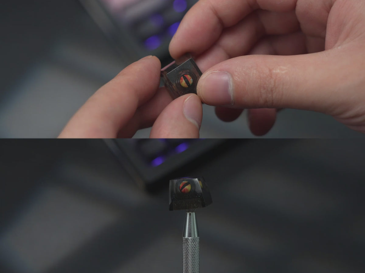 Womier Evil-eye craftsman resin keycaps use 3D technology. The printed patterns are very vivid and the eye in the keycaps can also rotate.